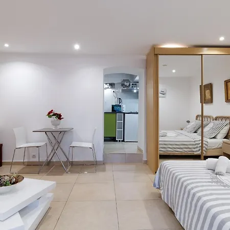 Independant En Calme, Jardins Et Piscine A 5 Min De La Pensionat Nice