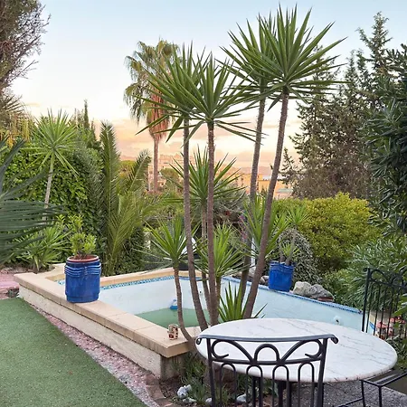 Maison d'hôtes Indépendant En Calme, Jardins Et Piscine à 5 Min De La