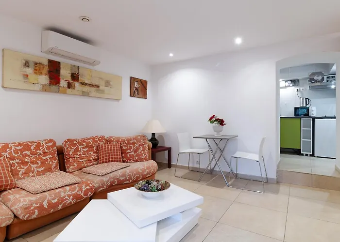 Independant En Calme, Jardins Et Piscine A 5 Min De La Nice